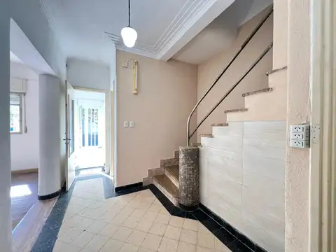 Alquiler Casa Rosario 2 Dormitorios 2 plantas Patio Luis Agote Impecable