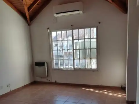 Depto Tipo Casa 2 ambientes con 1 baño