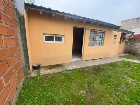 Depto Tipo Casa en Alquiler de 2 ambientes