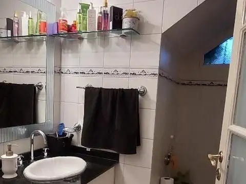 OPORTUNIDAD VENTA CASA DE 4 AMBIENTES EN CASTELAR SUR