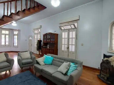 Casa en Venta con 2 cocheras