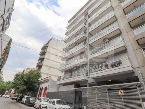 Cordoba  al 2500, entre Ricardo gutierrez y Entre rios