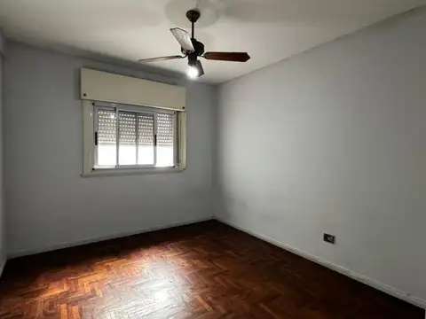 Departamento en Alquiler en Parque Chacabuco, $ 700.000