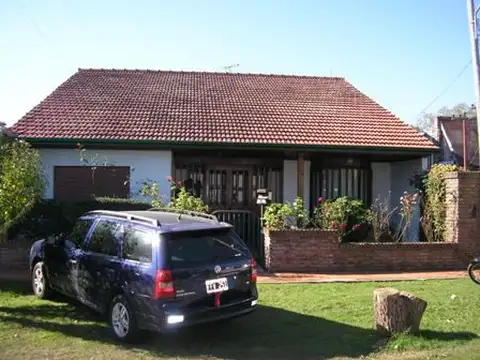 CASA CON AMPLIAS COMODIDADES