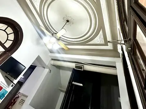 Edificio de estilo Francés de 4 plantas con ascensor. Excelente, único!