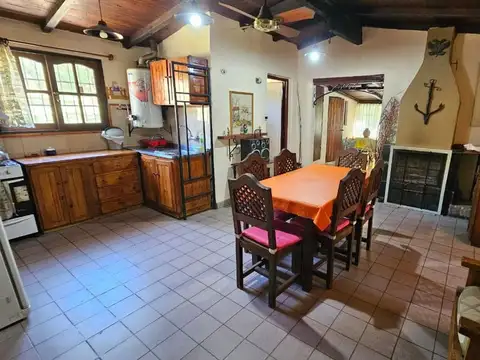 Casa en Venta con 2 cocheras