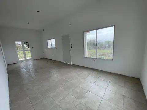 CASA EN VENTA 2 DORM SANTA CRUZ DEL LAGO TANTI
