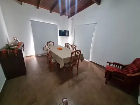 Alquilo casa de 2 dormitorios con patio Villa constitucion