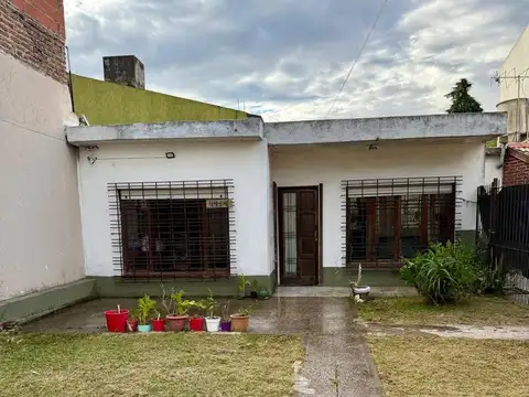 Venta Casa de 3 Ambientes en Berazategui - A Refaccionar