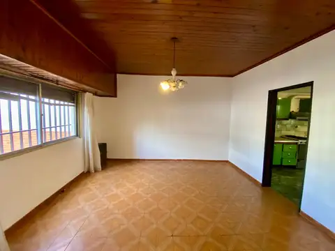 Casa 4 ambientes con 1 baño