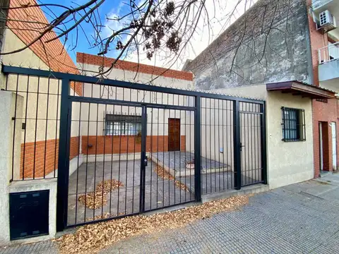 VENTA CASA 4 AMBIENTES LINIERS PATIO GARAJE