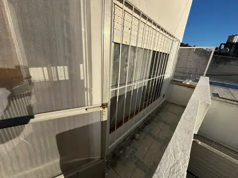 Alquiler de PH dos ambientes en Wilde Centro