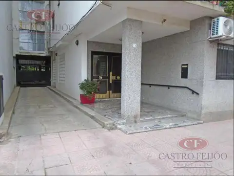 Wineberg al 2700 - Muy lindo tres ambientes con cochera a una cuadra de la plaza  - VENTA