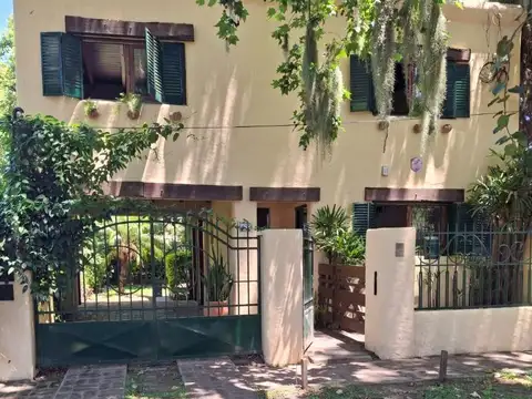 ESPECTACULAR CASA EN GRANADERO BAIGORRIA A LA VENTA