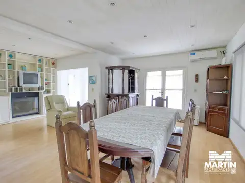Casa en Venta con 3 cocheras