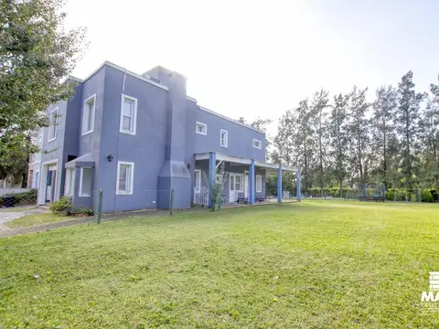 Casa en Venta con 3 cocheras