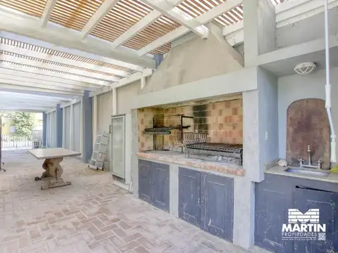 Casa 4 ambientes sobre 1.100m2 con pileta y parrilla - Ingeniero Maschwitz