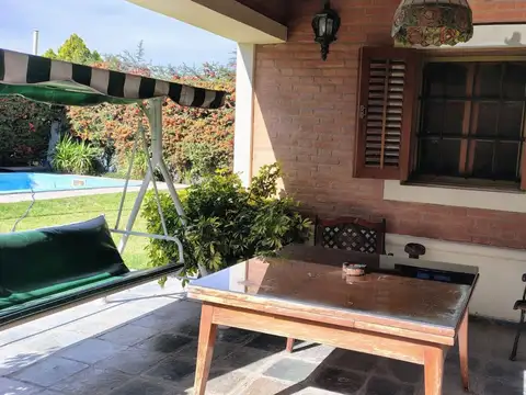 Casa 5 ambientes con 2 baños