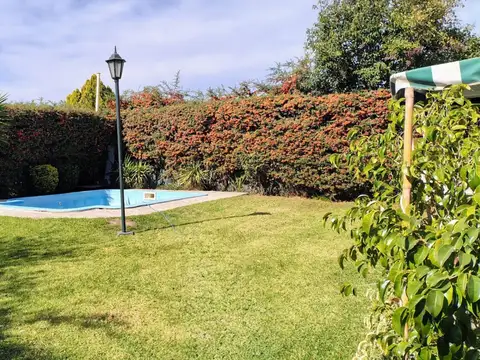 Casa en Venta con 2 cocheras