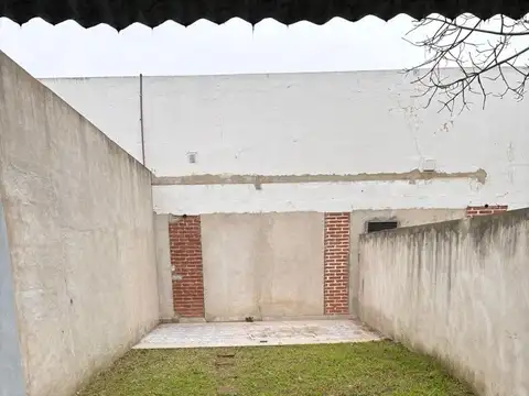 Alquiler Local en Falucho al 1300
