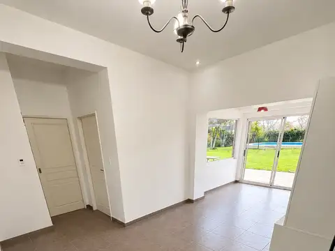 Casa 6 ambientes con 2 baños