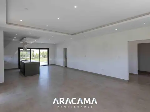 Casa 5 ambientes con 2 baños