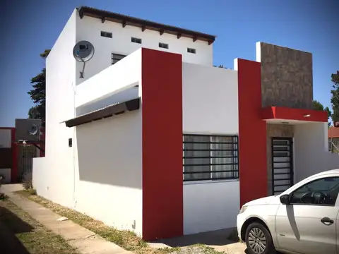 DUPLEX DE 3 AMB CON PATIO Y COCHERA. IMPECABLE ESTADO.