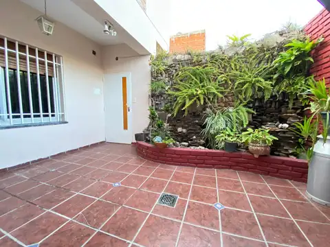 VENTA - Casa de 2 Dormitorios, Patio Quincho y Lavadero en Corrientes al 3200, Rosario.
