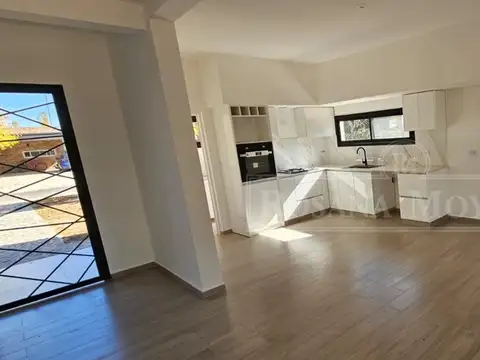 Casa 4 ambientes con 4 baños