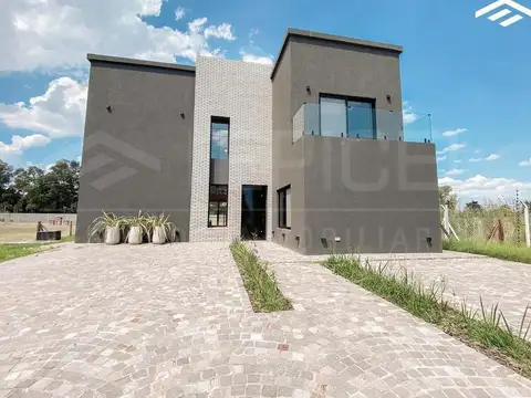 CASA EN VENTA A ESTRENAR - CANNING CHICO PISCINA Y 4 DORM.