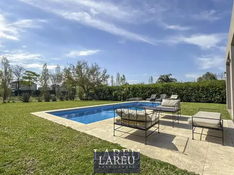 Casa en Santa Guadalupe, Pilar del Este.