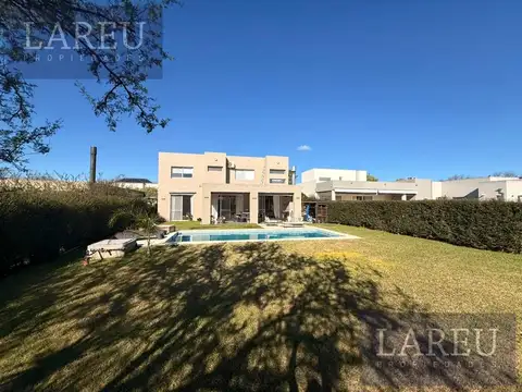 Casa en Santa Guadalupe, Pilar del Este.