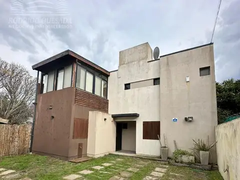 Dúplex La Lucila2 c/ del mar  Financiado: U$D:75.000 (entrega de U$D45.000   48 cuotas de 625 U$D)
