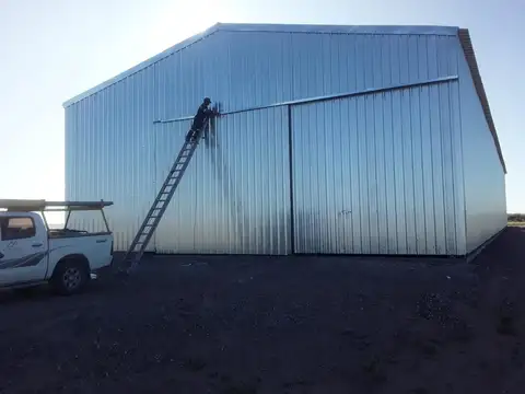 Alquilo Galpon 600 m2 - Predio 20000 m2 en Ruta del Petroleo