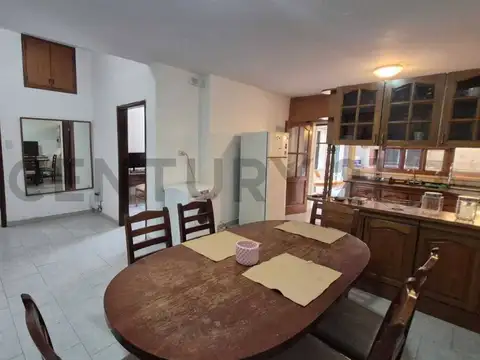 Casa 5 ambientes con 2 baños