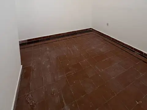 Casa de un dormitorio y cochera en ALQUILER