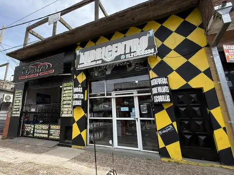 Propiedad con 2 locales y depto céntrico en Monte Grande a la venta