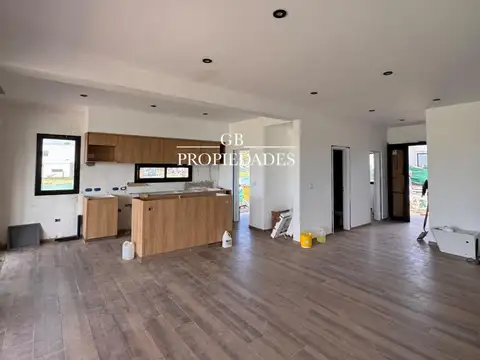 Casa 5 ambientes con 3 baños