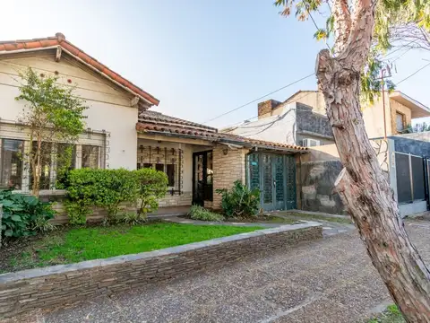 VENTA CASA - BOULOGNE - SAN ISIDRO - amplio parque