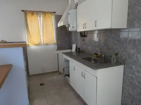Casa en Alquiler con 2 cocheras