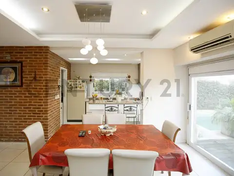 Casa 6 ambientes con 3 baños