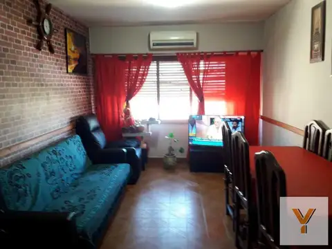 Departamento en venta - 2 dormitorios 1 baño - 70mts2 - Banfield