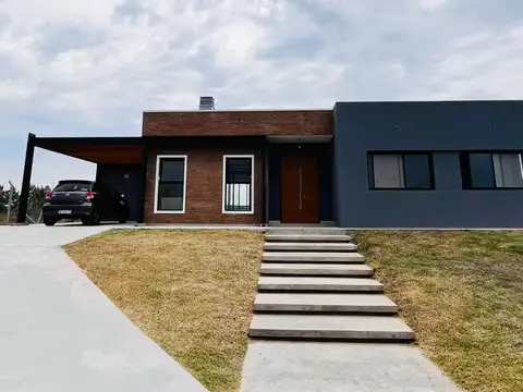 Casa Minimalista en Villalobos de 230 m2 totales.