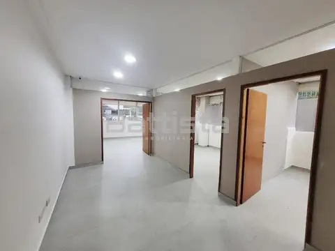 PERON 8700, Piso PB