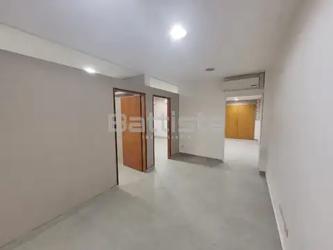Oficina en Alquiler con 2 cocheras