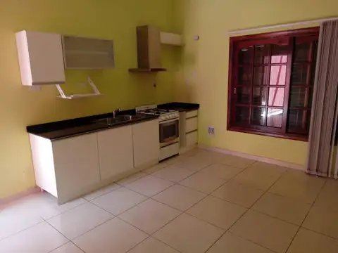 Casa en Alquiler con 2 cocheras