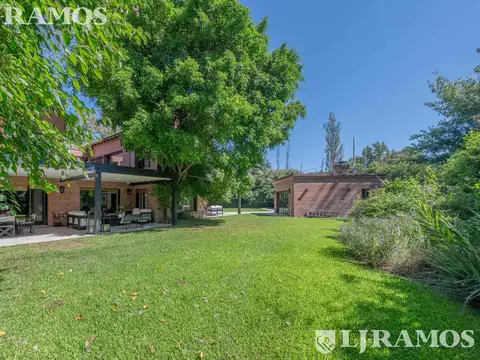 Casa 7 ambientes con 3 baños