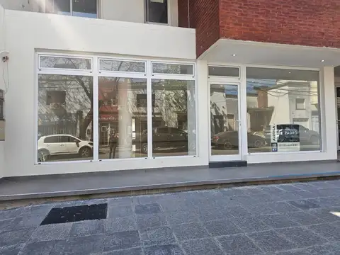 Local EN VENTA en LUJAN Centro. Zona Oeste.