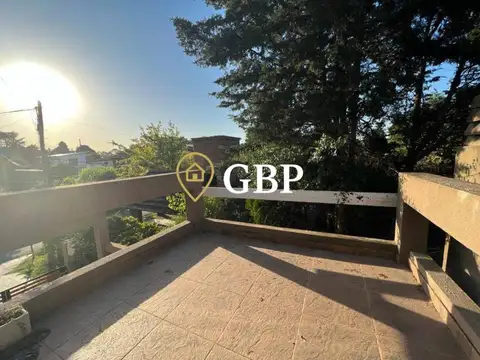 Casa en Venta con 3 cocheras