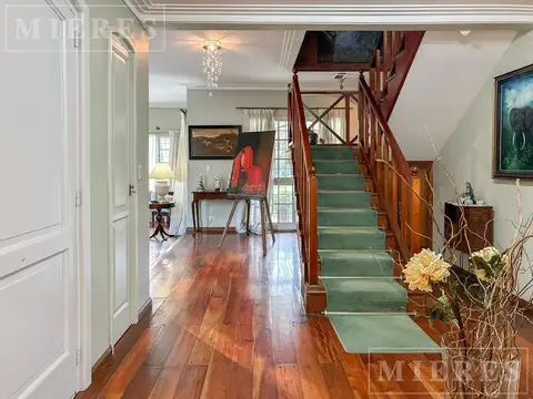Casa en Alquiler con 4 cocheras